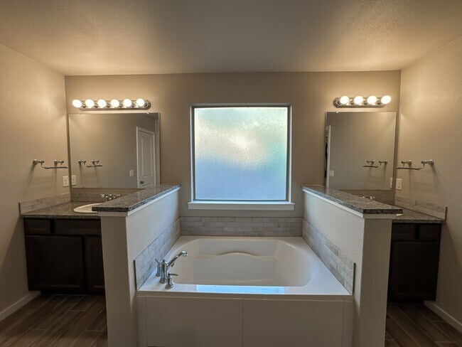 Building Photo - 1212 Ash St