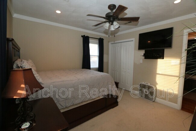 Building Photo - 1457 Garwood Ave