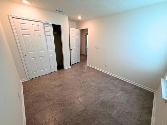 Building Photo - 65 Signet Cir