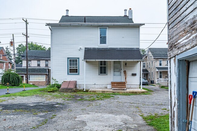 Building Photo - 25 S Main St