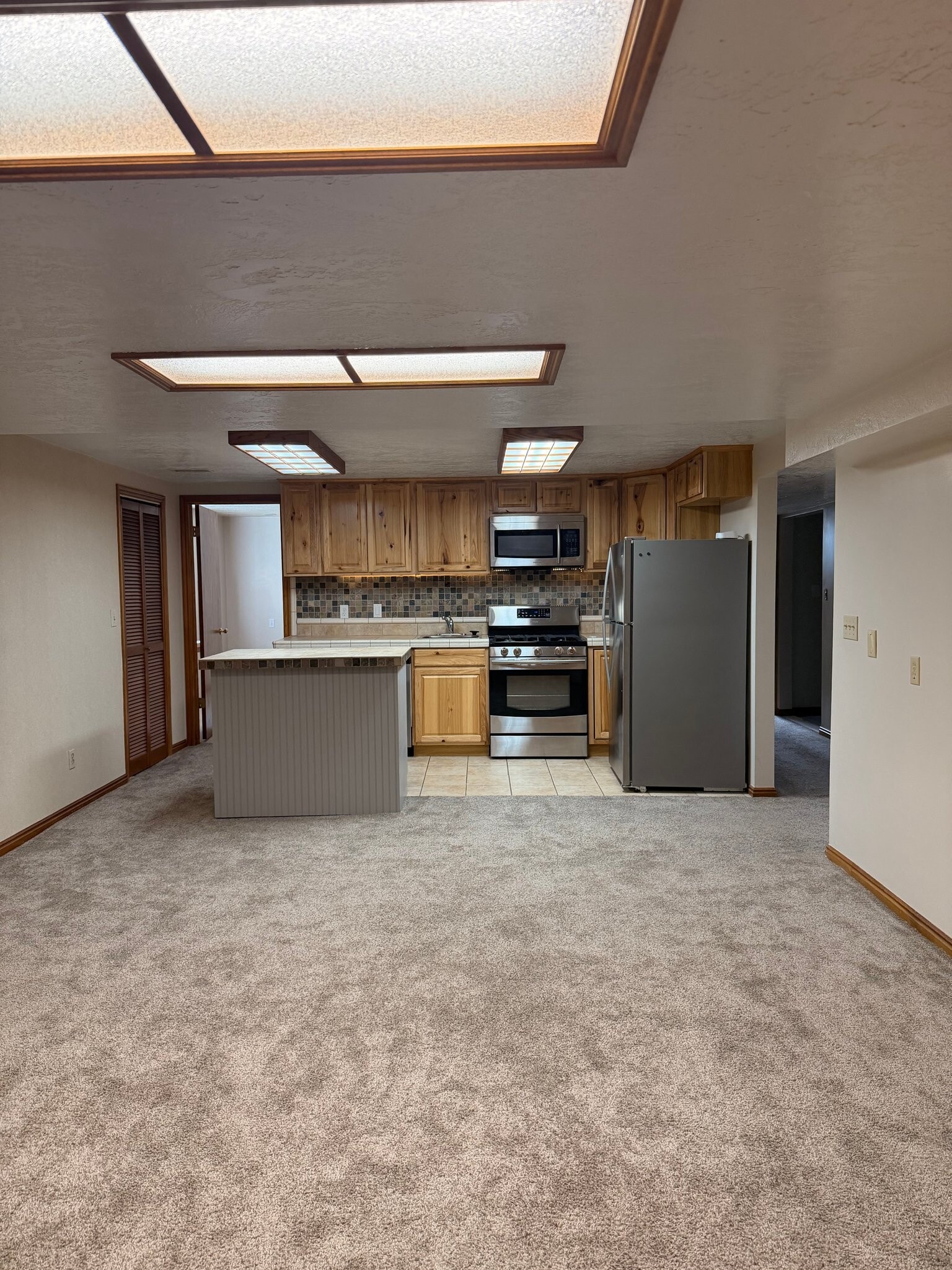 Building Photo - 486 Clover View Dr