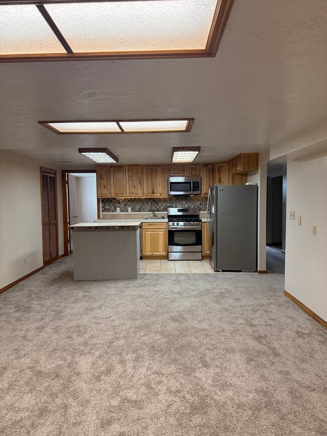 Building Photo - 486 Clover View Dr