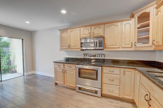 Building Photo - 6165 Belleza Ln