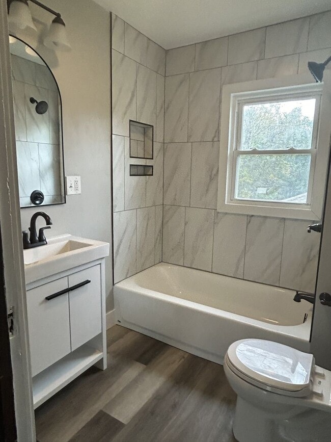 Building Photo - Beautifully Remodeled 3-Bed, 2-Bath Home with Modern Updates