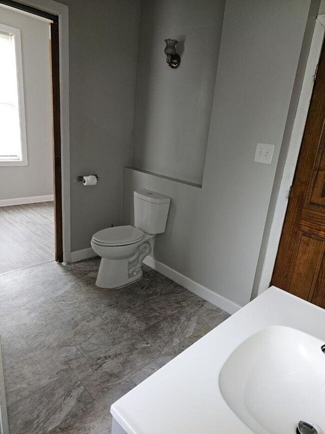 Building Photo - Spacious 3 Bedroom House in Niles