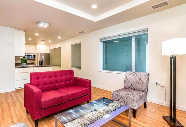 Building Photo - 2 bedroom in Seattle WA 98116