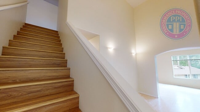 Building Photo - Beaverton - Two En-Suites! LVT Plank Flooring, No Carpet