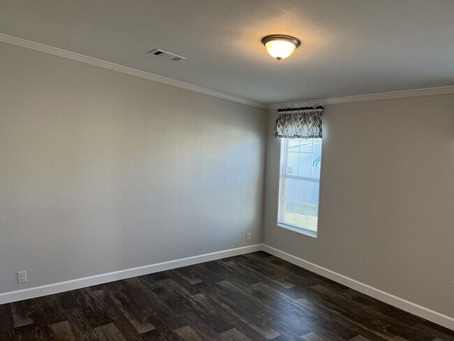 Building Photo - 349 Talbot St