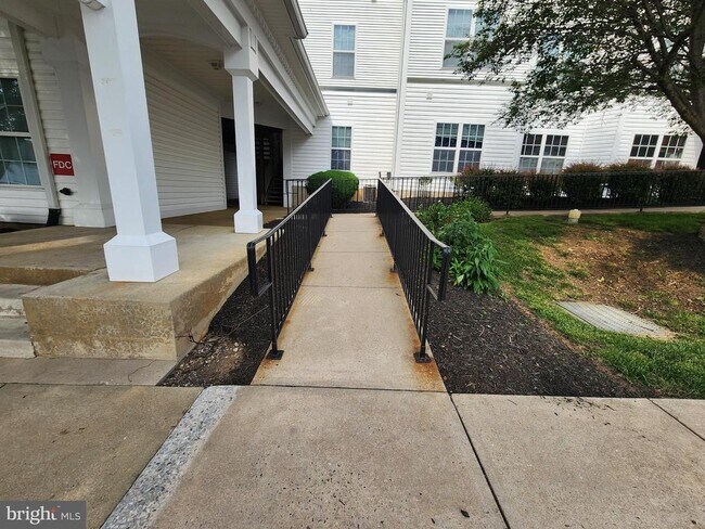 Building Photo - 2029 Windsong Dr