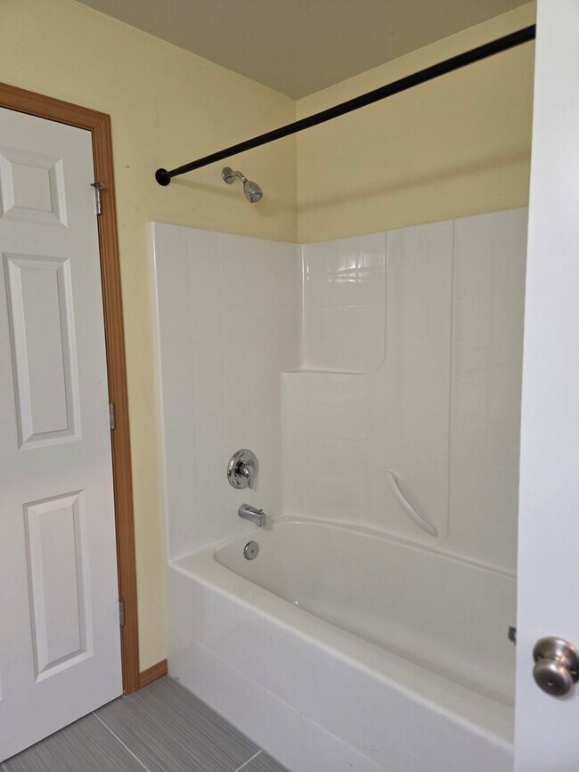 Building Photo - Craftsman Style 3 Bed/2 Bath Home - Bremerton