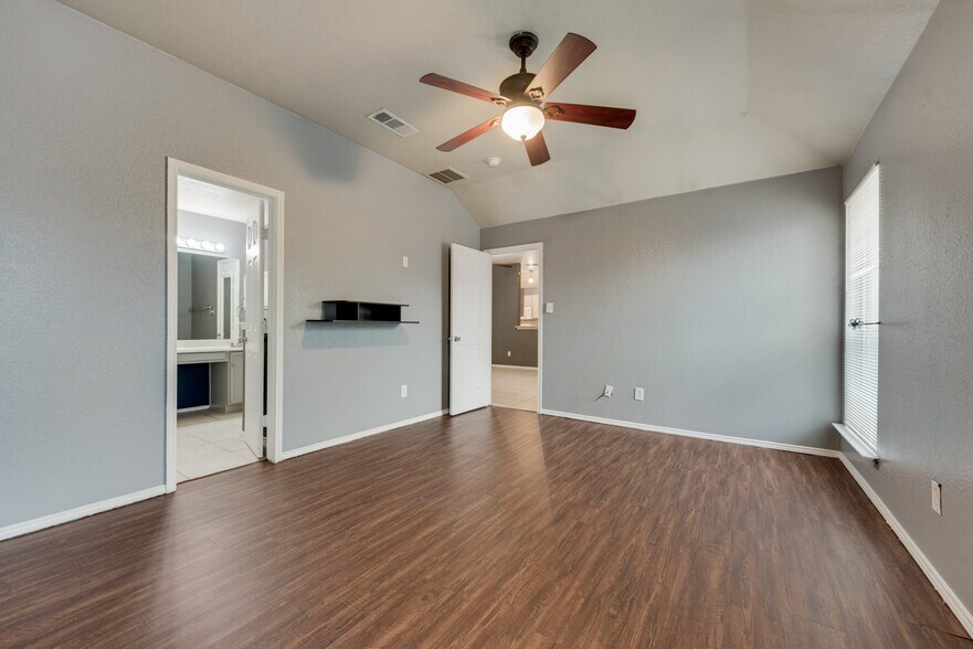 Building Photo - 116 Kensington Ct