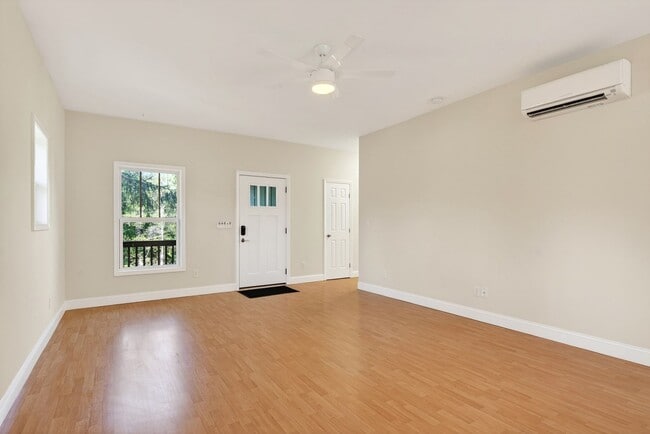 Building Photo - Black Mountain Long Term Rental!