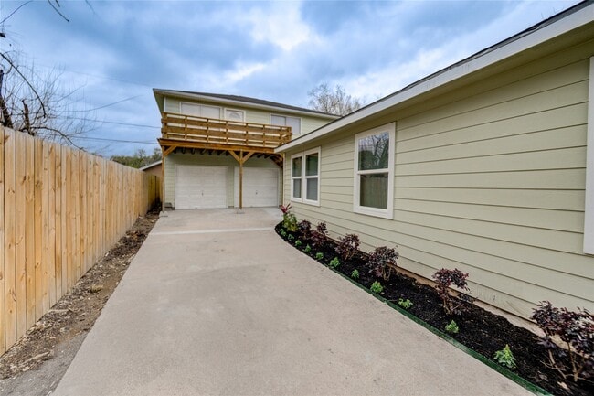 Building Photo - 6603 Narcissus St