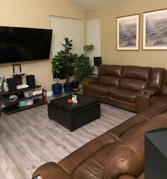 Building Photo - 36318 Tunbridge Dr