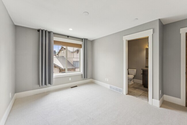 Building Photo - 13331 N Highmark Ct