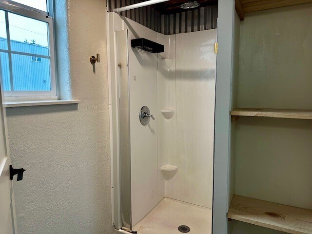 Building Photo - 306 E Olive St