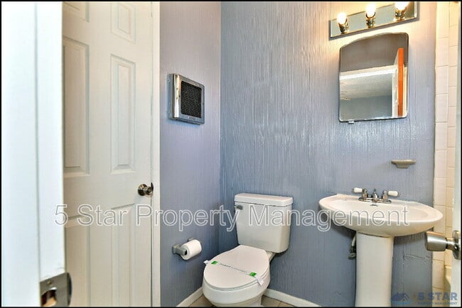 Building Photo - 5613 Creston Ave