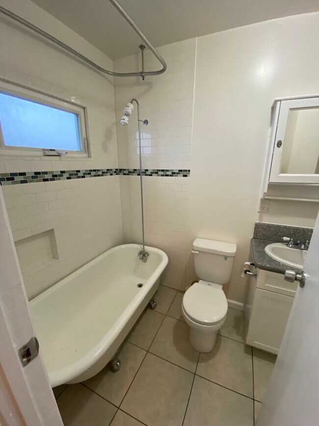 bath - 217 Strand St