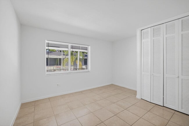 Building Photo - 1821 Middle River Dr