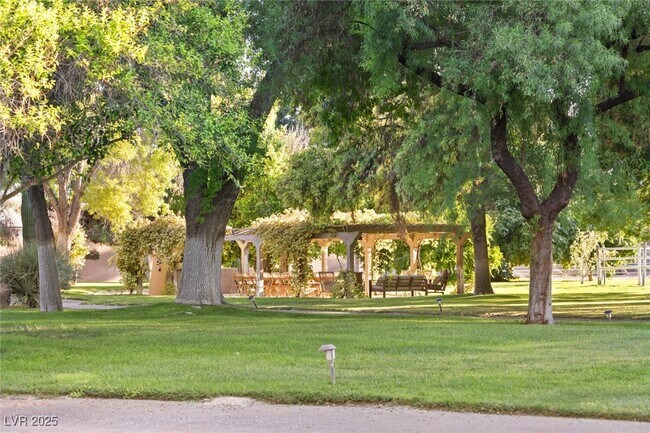 Building Photo - 7330 N Rainbow Blvd