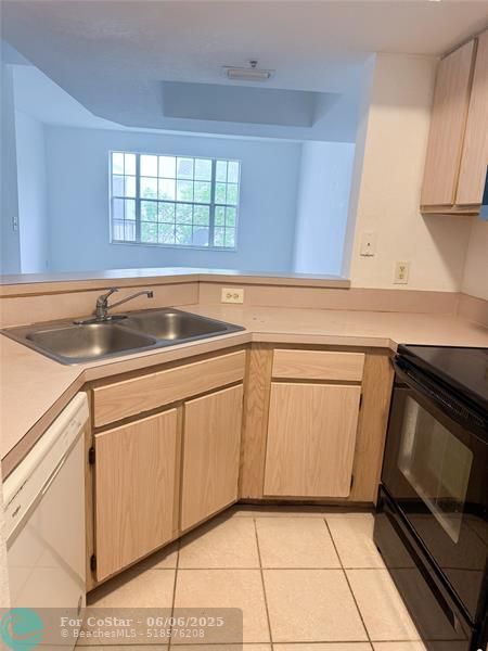 Building Photo - 701 SW 148th Ave