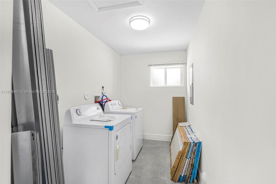 Building Photo - 933 NW 50th St