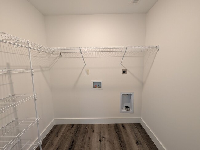 Building Photo - Weaverville Rental