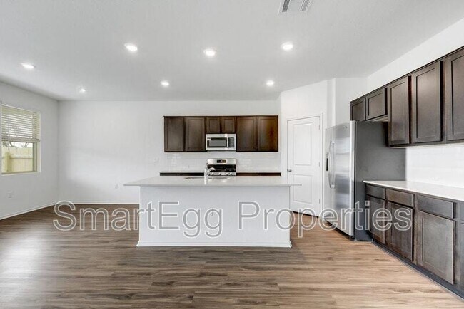 Building Photo - 1103 Diggy Dr