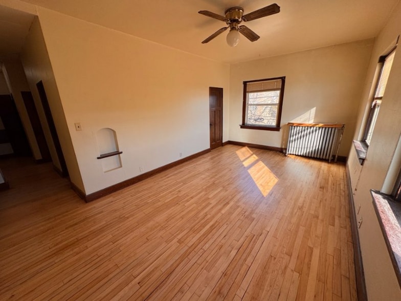 Building Photo - 916 Milwaukee Ave