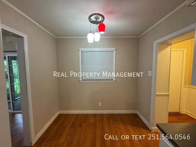 Building Photo - 4440 Nicholl Dr