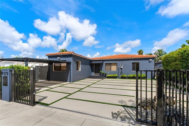 Building Photo - 925 Stillwater Dr