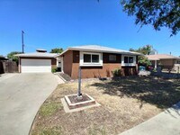 Building Photo - Cozy 3 Bedroom 2 Bathroom Home Ready to Move in! - New flooring throughout!