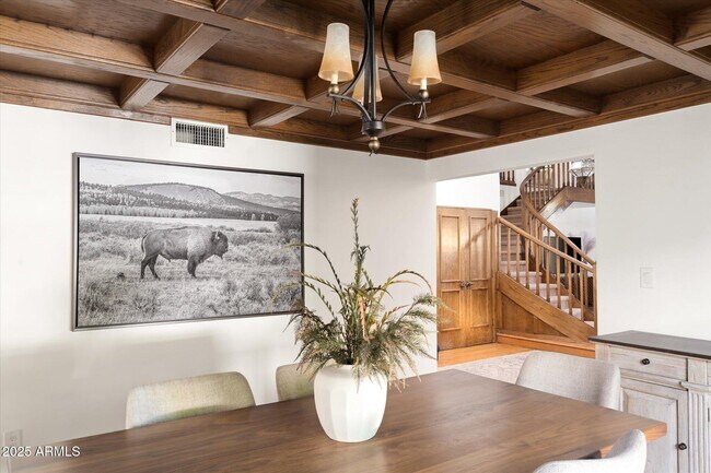 Building Photo - 1025 E Morten Ave