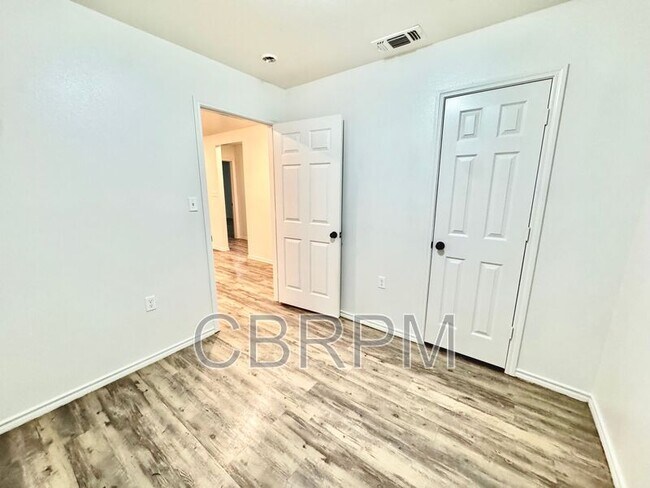 Building Photo - 2117 E Broadway