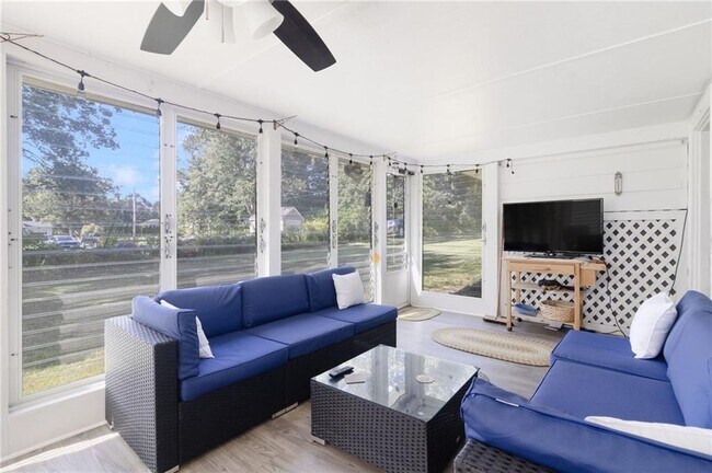 Building Photo - 27 Westwood Dr