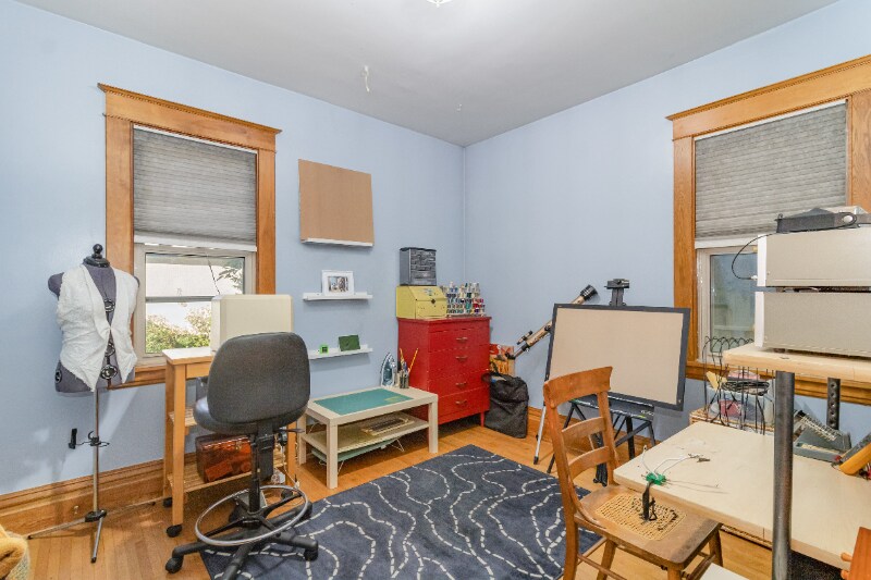 Building Photo - 3044 12th Ave S