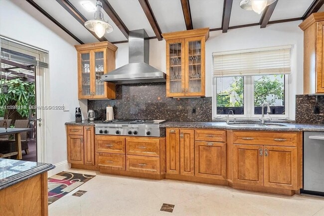 Building Photo - 800 SW 12th Ave