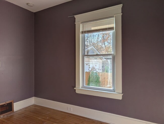 Building Photo - 1560 Coutant Ave