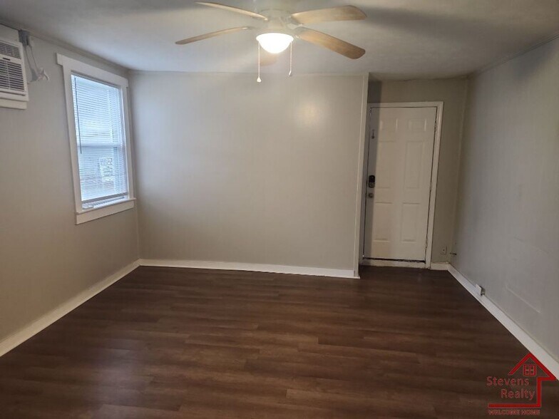 Building Photo - 1267 Phillips Dr