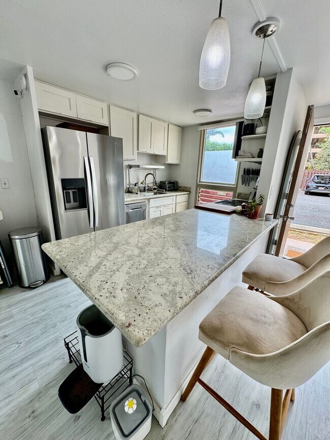 Building Photo - Available Now | Fully Furnished 1 Bedroom,...