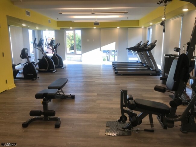 Building Photo - 1140 E St Georges Ave