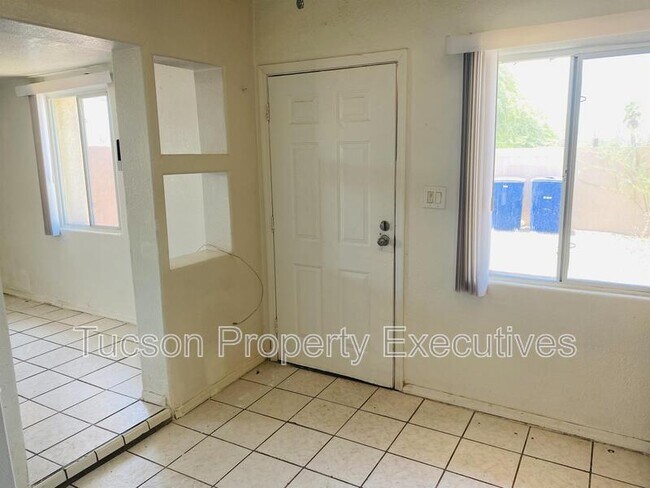 Building Photo - 208 W Ventura St