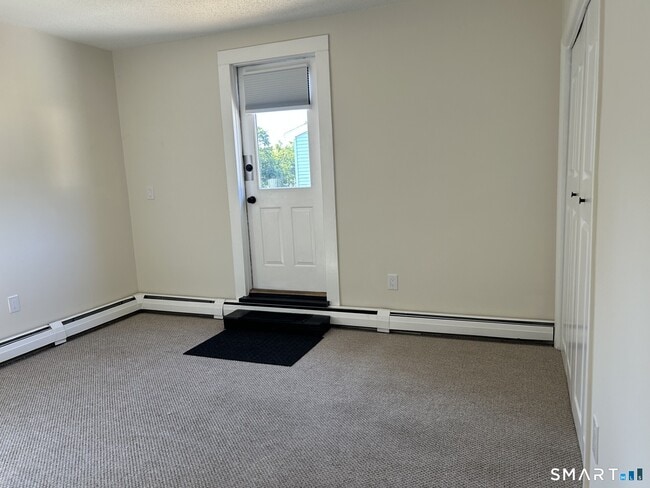 Building Photo - 2561 Whitney Ave