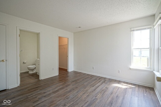 Building Photo - 1723 Farm Meadow Dr