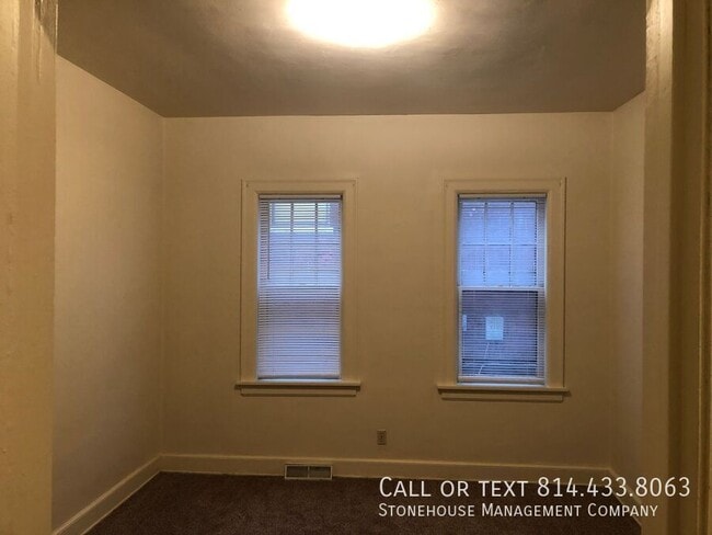 Building Photo - 360 W 7th St