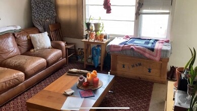 Building Photo - 2661-61B N Fratney St