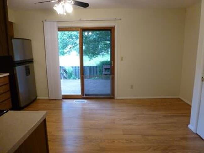 Building Photo - 2127 Ivy Ct