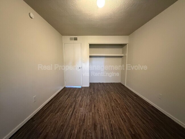 Building Photo - 4717 N 82nd Ave