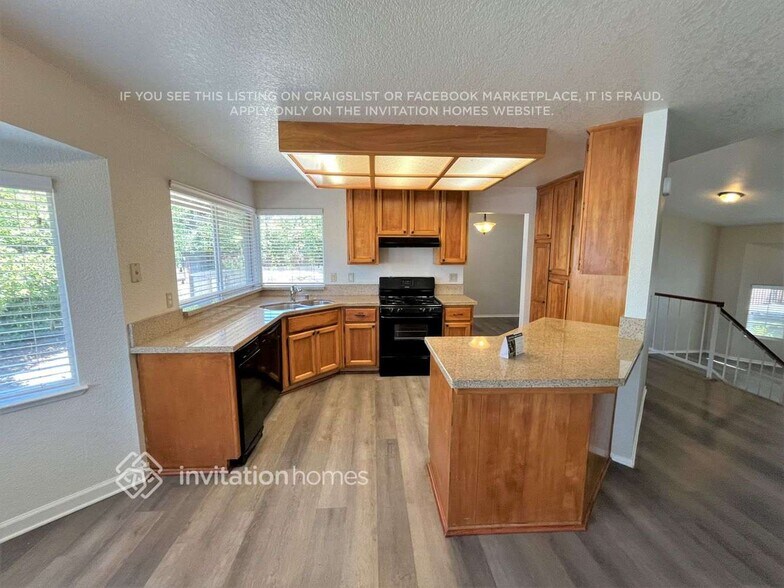 Building Photo - 5740 River Run Cir