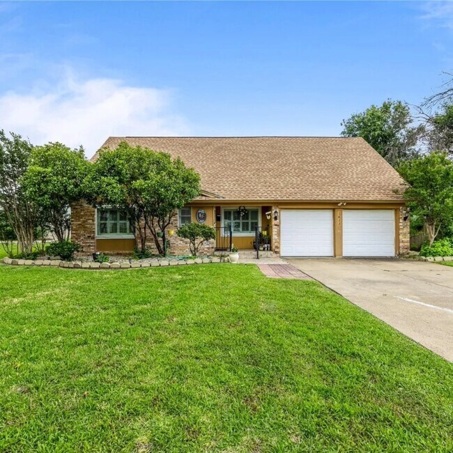 Primary Photo - 3822 W Calgary Ct